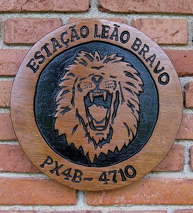 Placa Entalhada - Estação Leão Bravo