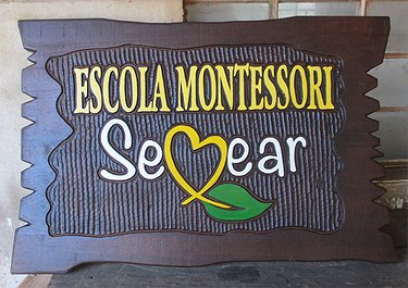Placa Entalhada - Escola Montessori - Semear