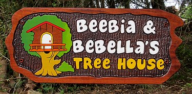 Placa Entalhada - Beebia & Bebellas Tree House
