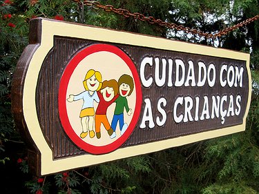 Placa Entalhada - Cuidado Com As Crianças