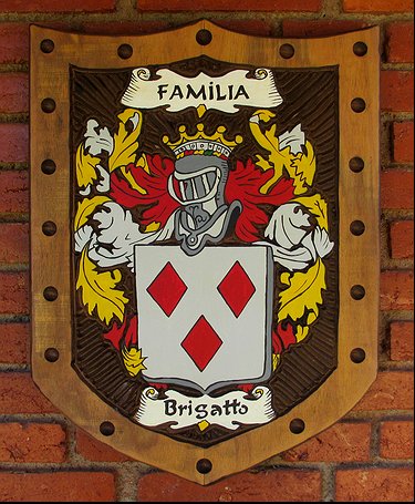 Placa Entalhada - Brasão da Família Brigatto