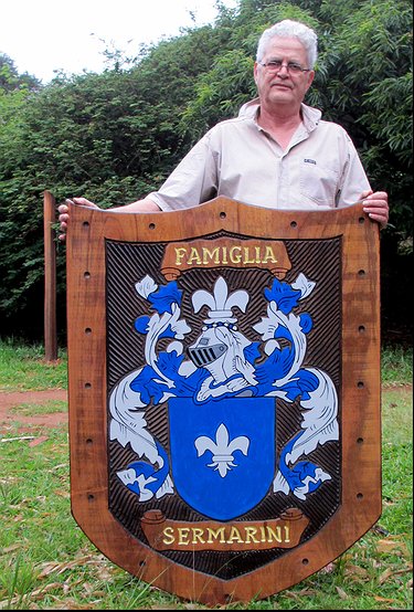 Placa Entalhada - Brasão da Família Sermarini