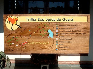 Placa Entalhada - Trilha Ecológica do Guará