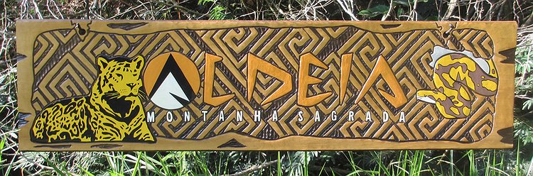 Placa Entalhada - Aldeia Montanha Sagrada