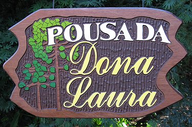 Placa Entalhada - Pousada Dona Laura