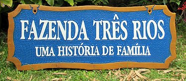 Placa Entalhada - Fazenda Três Irmãos