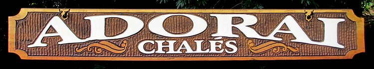 Placa Entalhada - Adorai Chalés