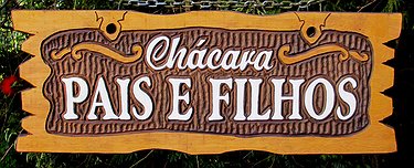 Placa Entalhada - Chácara Pais e Filhos