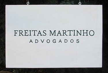 Placa Entalhada - Freitas Martinho Advogados