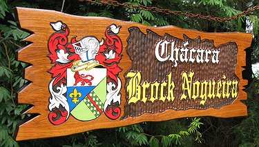 Placa Entalhada - Chácara Brock Nogueira