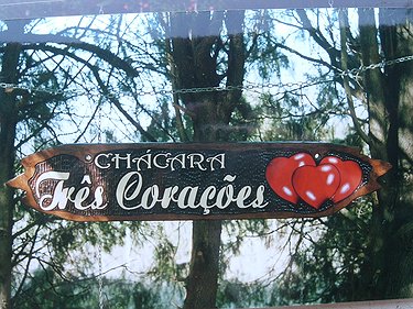 Placa Entalhada - Chácara Três Corações