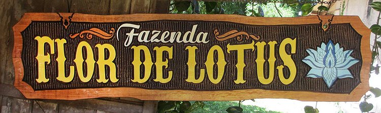 Placa Entalhada - Fazenda Flor de Lótus