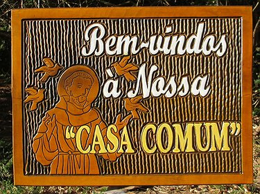 Placa Entalhada - Bem-vindos à nossa casa comum