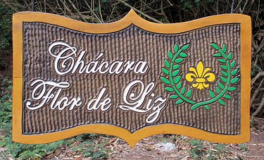 Placa Entalhada - Chácara Flor de Liz