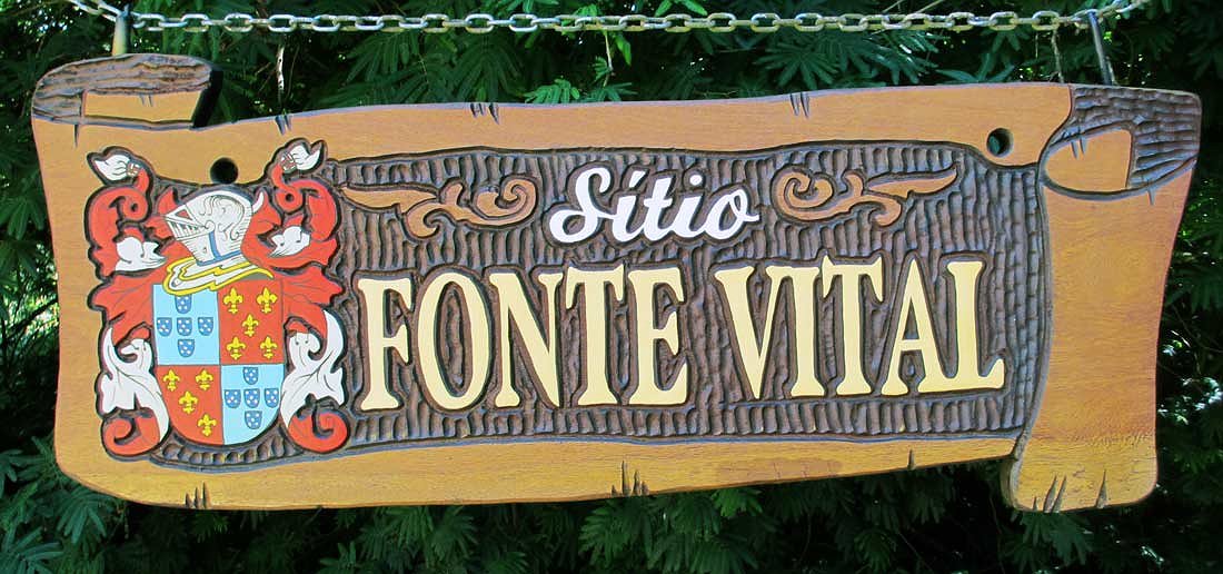 Placa Entalhada - Sítio Fonte Vital - Imagem 1