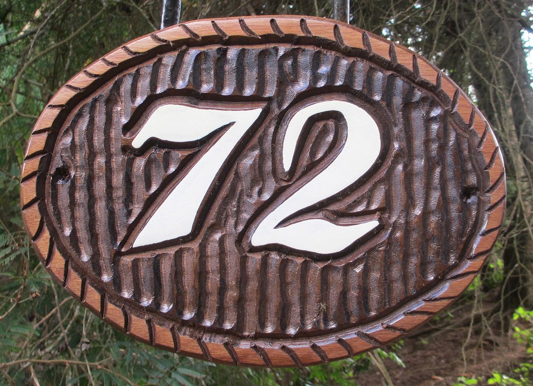 Placa Entalhada - Número 72 - Imagem 1