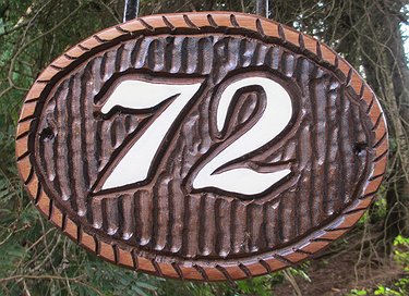 Placa Entalhada - Número 72