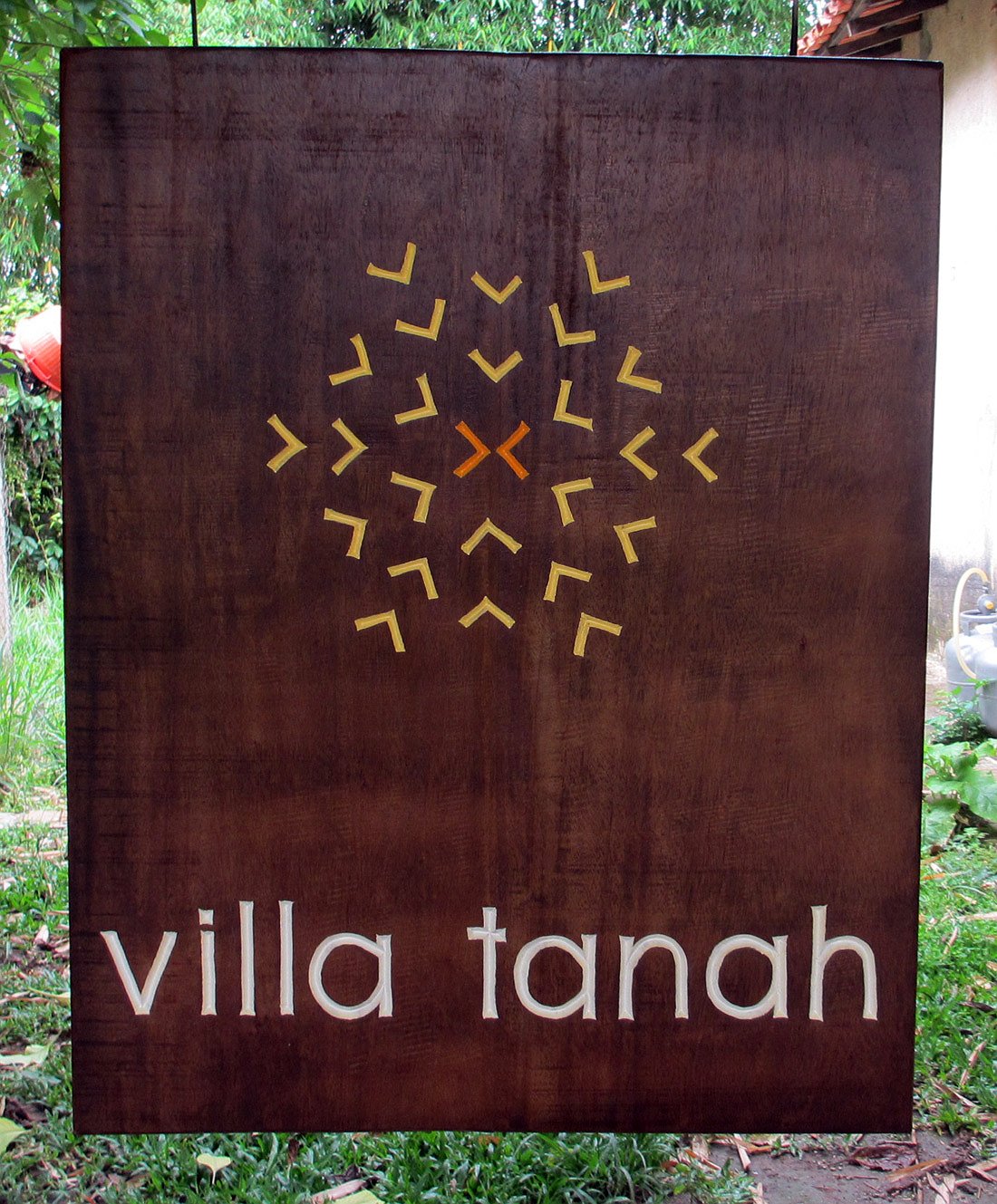 Placa Entalhada - Villa Tanah - Imagem 1