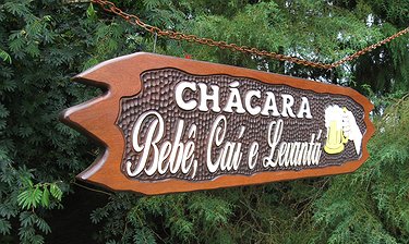 Placa Entalhada - Chácara Bebê Caí Levantá