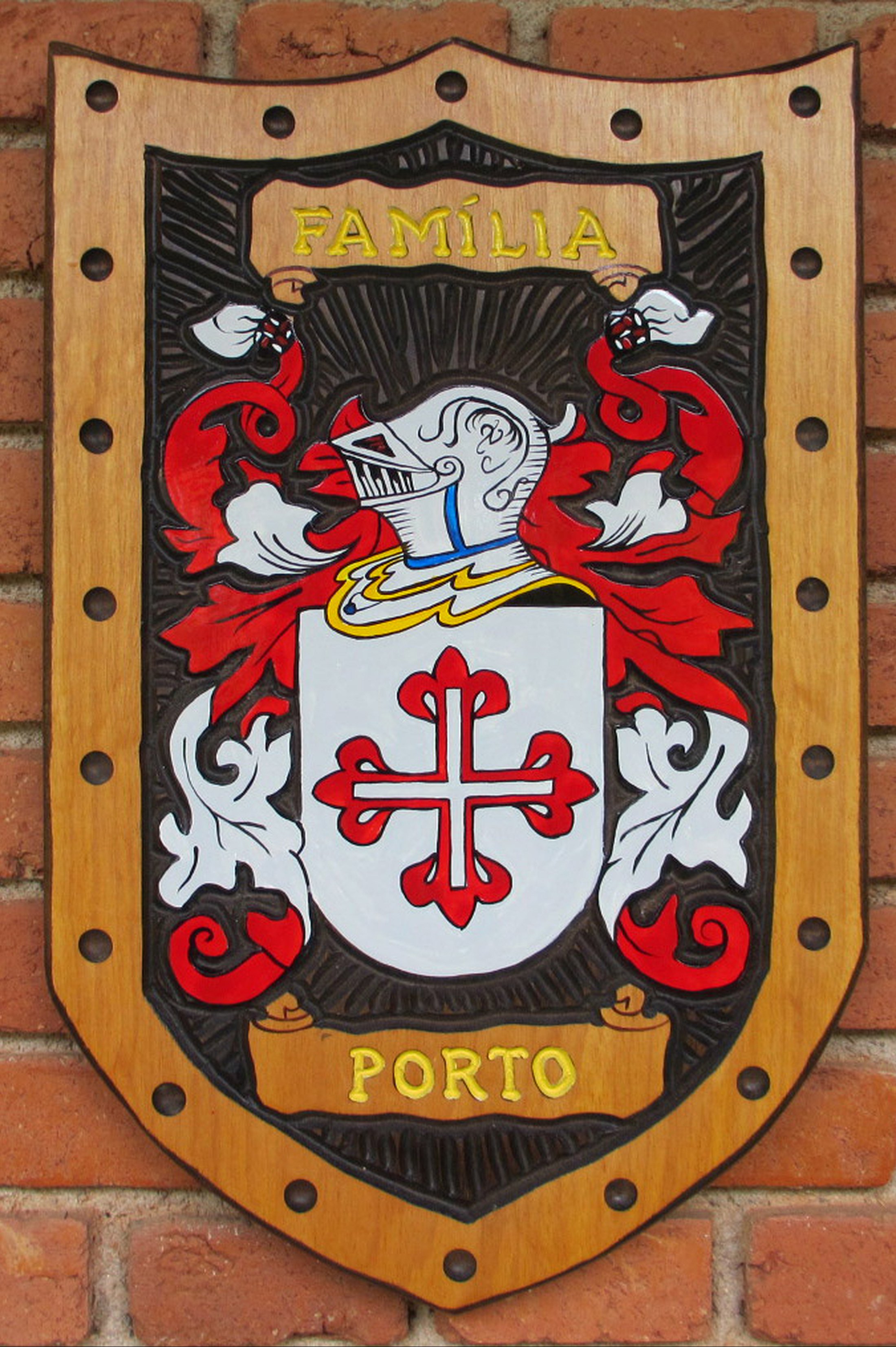 Brasão Da Família Porto Entalhado Em Madeira Pica Pau Entalhes Brasões De Família E Placas