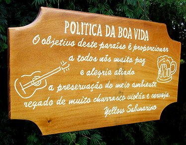 Placa Entalhada - Política da Boa Vida