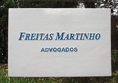 Placa Entalhada - Freitas Martinho Advogados